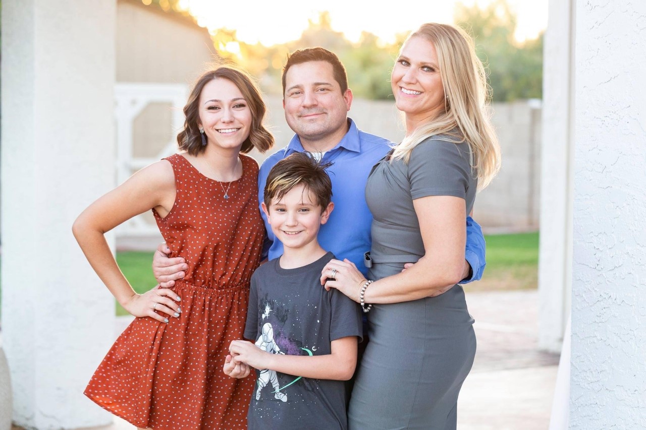 Photo of glioblastoma patient Jenn Ortiz and her family